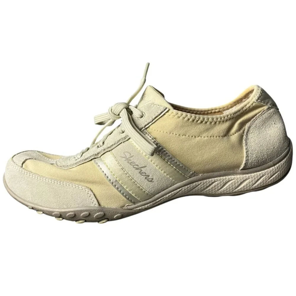 Skechers Size 9.5 Breathe Easy Athletic‎ Sneakers Beige White Sporty Leather